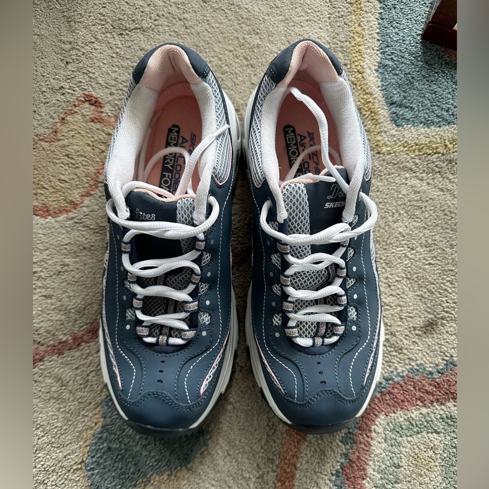 Sketchers memory foam walking shoes